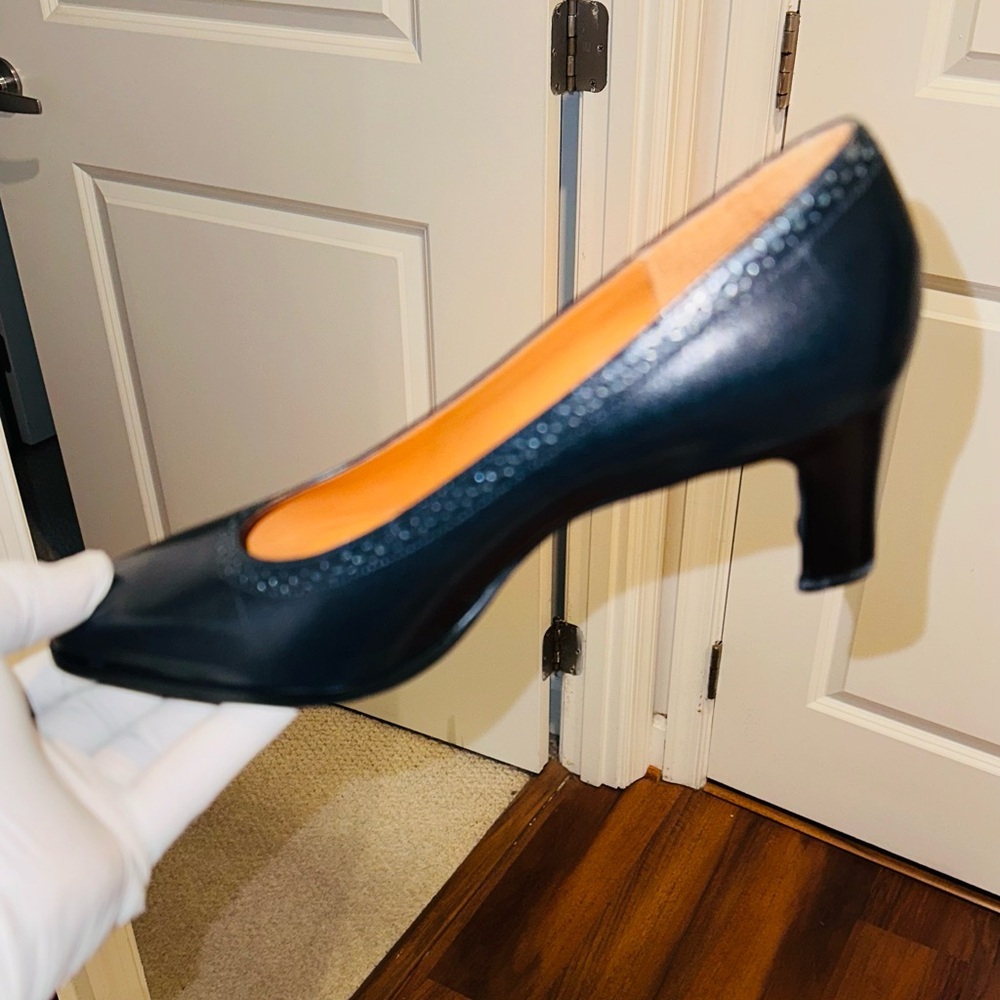 Etienne Aigner Black Leather Heels - Picture 6 of 9